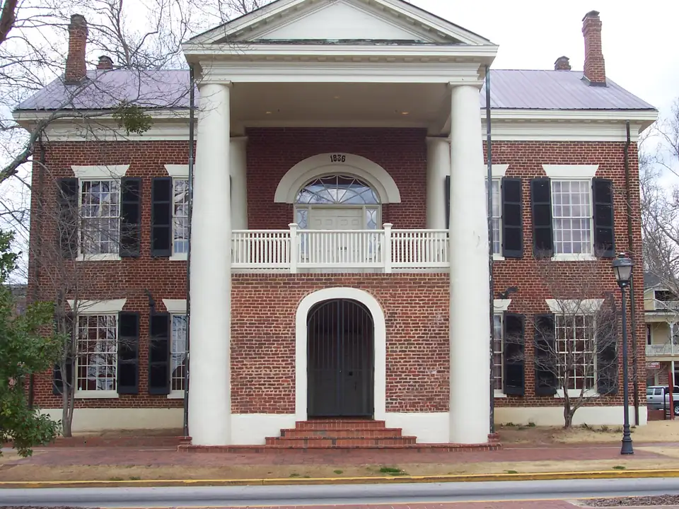 The red-brick old Lumpkin County Courthouse, now the Dahlonega Gold Museum, with its tall white-columned portico and balcony.